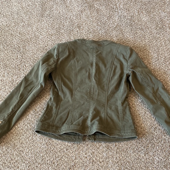 Green button up jacket - Picture 5 of 6